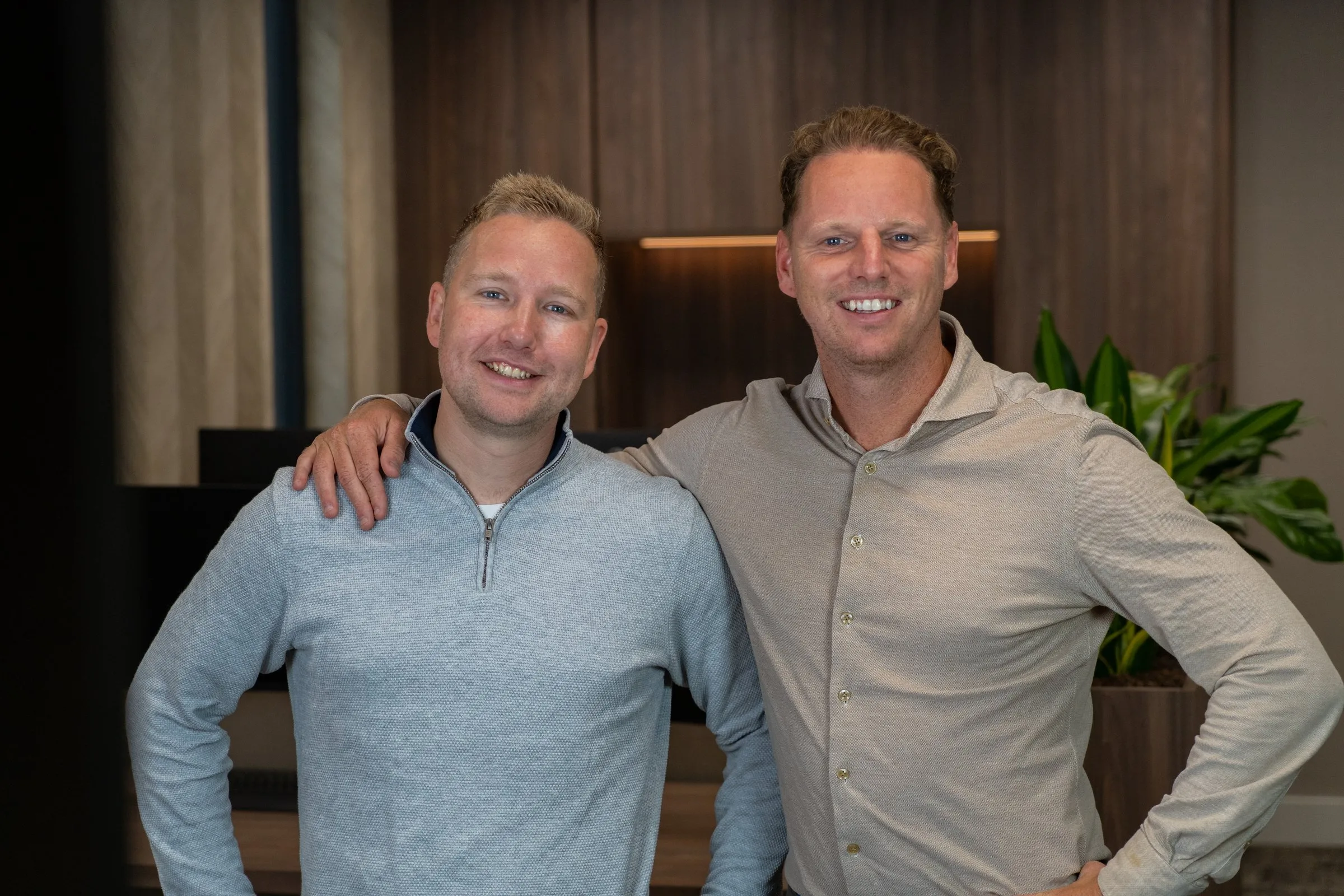 Daan en Tim van De Groeispecialisten op kantoor in Alkmaar