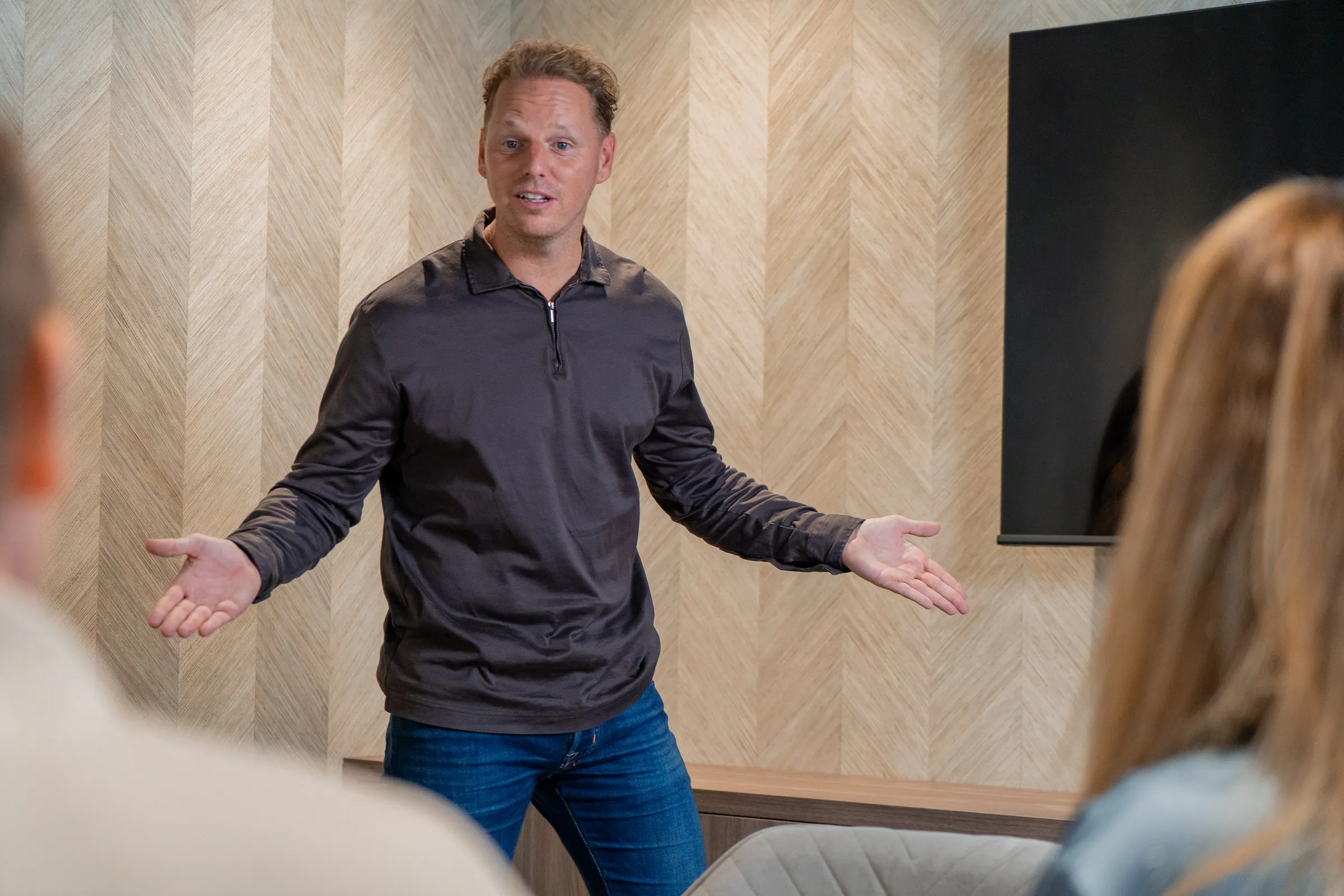 Daan van De Groeispecialisten geeft uitleg over de tarieven