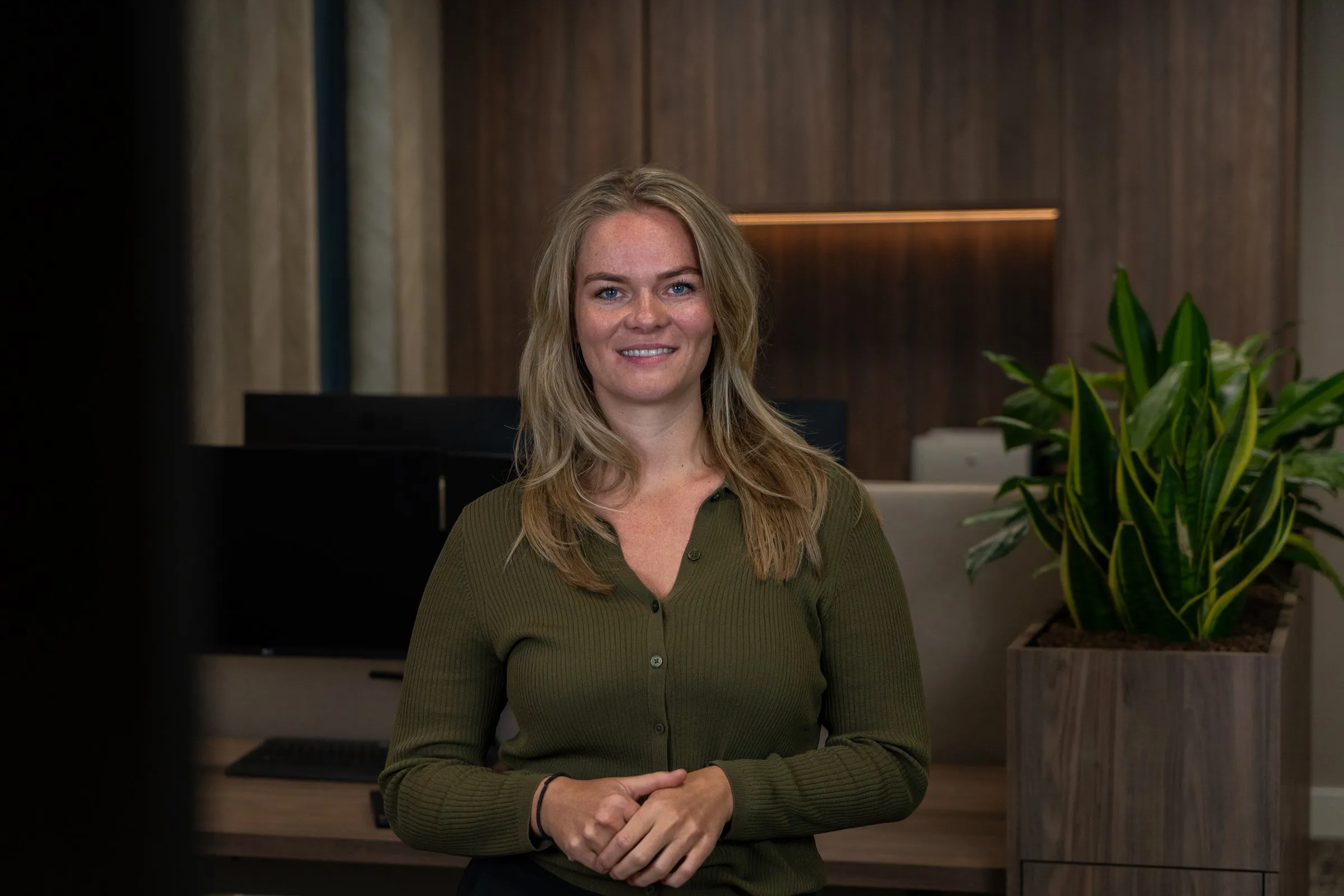 Mara van De Groeispecialisten op kantoor